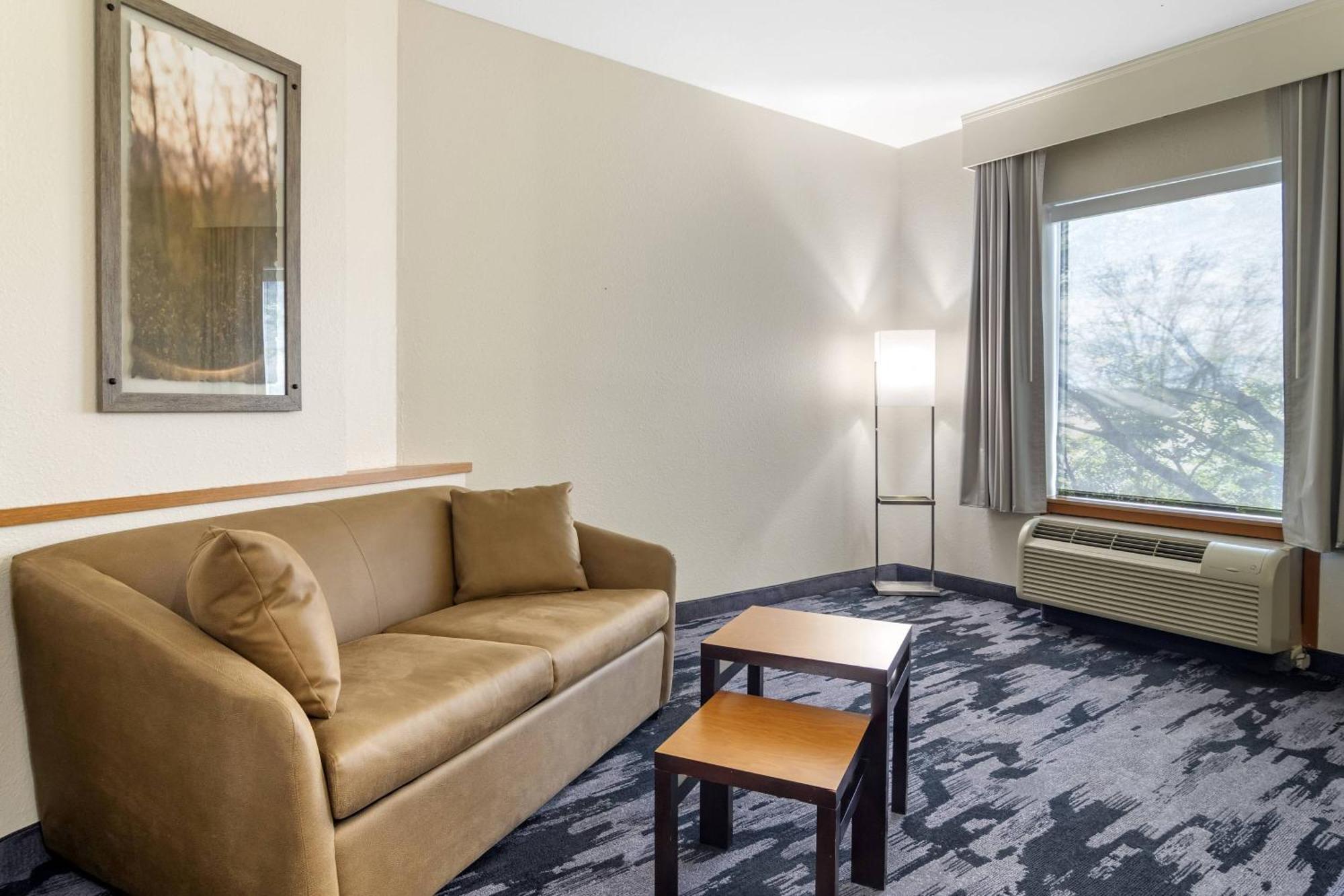 Fairfield Inn & Suites By Marriott Commerce Exterior photo