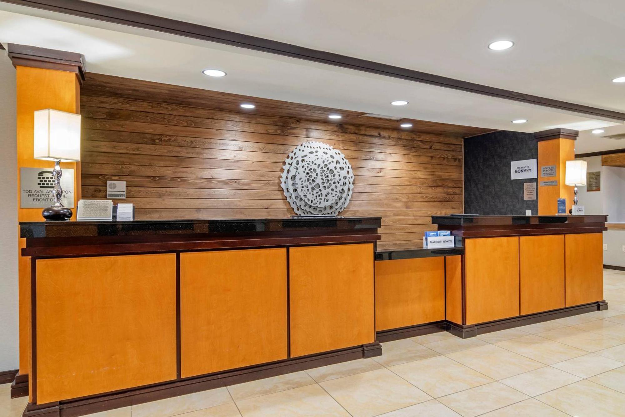 Fairfield Inn & Suites By Marriott Commerce Exterior photo