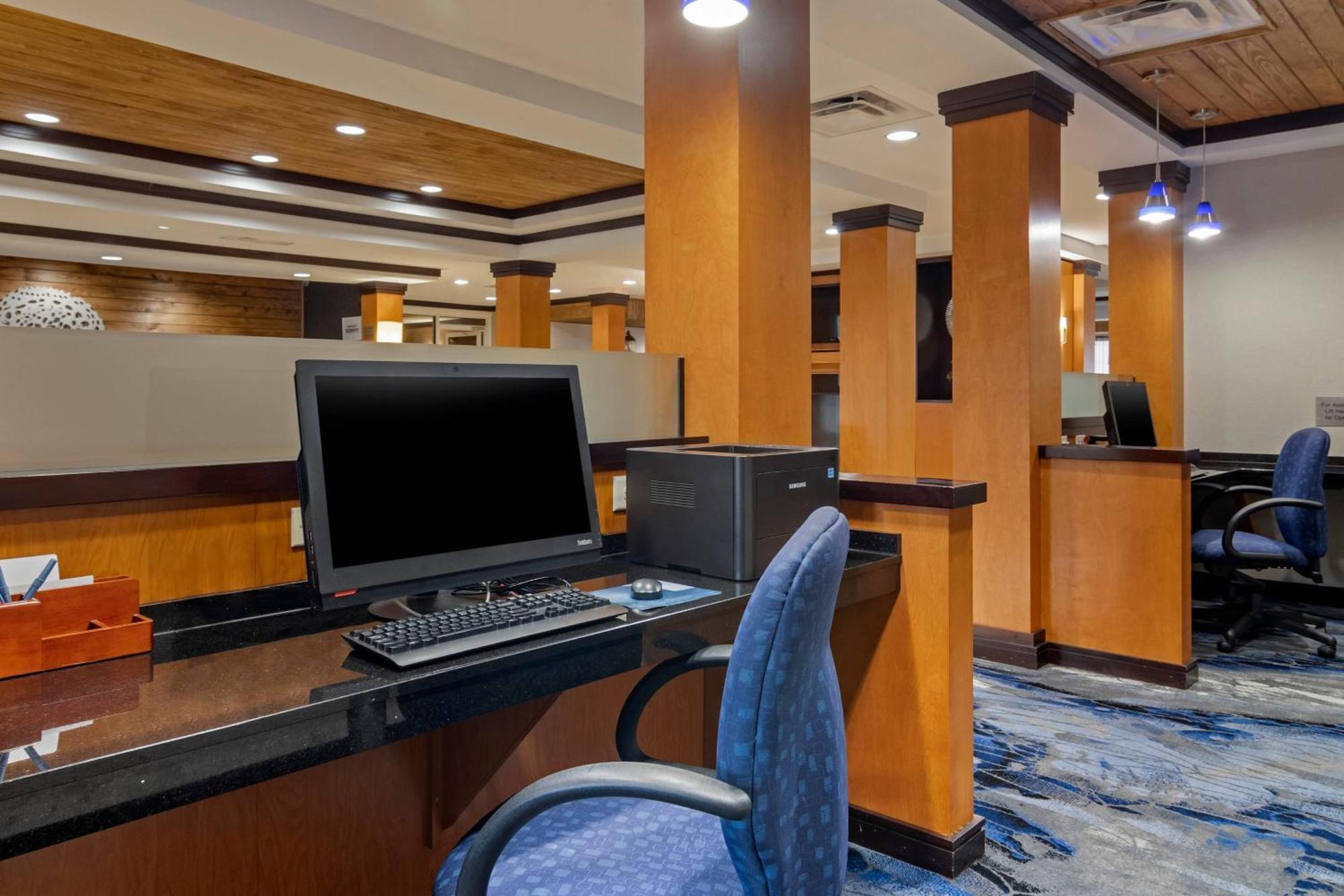 Fairfield Inn & Suites By Marriott Commerce Exterior photo