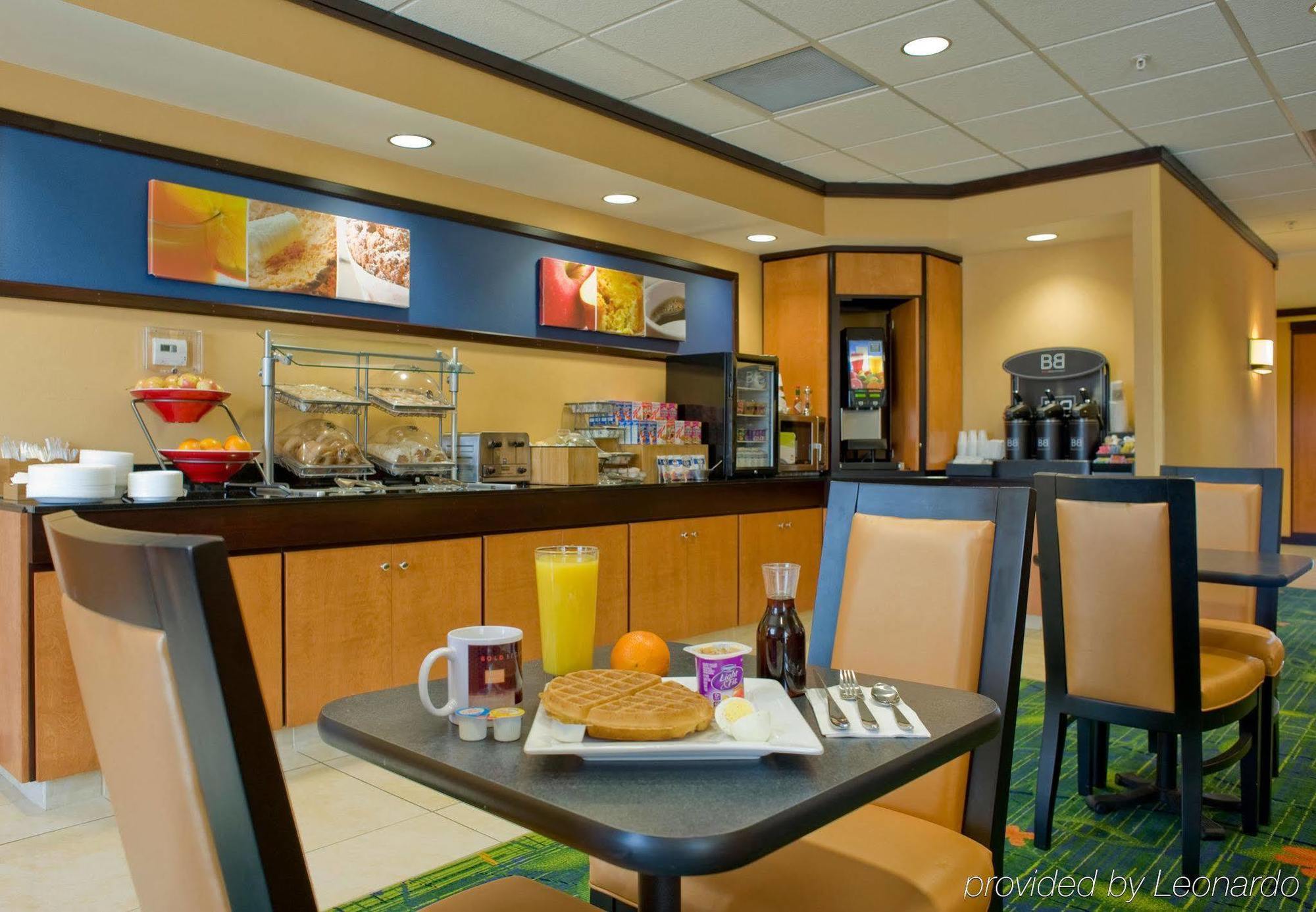 Fairfield Inn & Suites By Marriott Commerce Restaurant photo